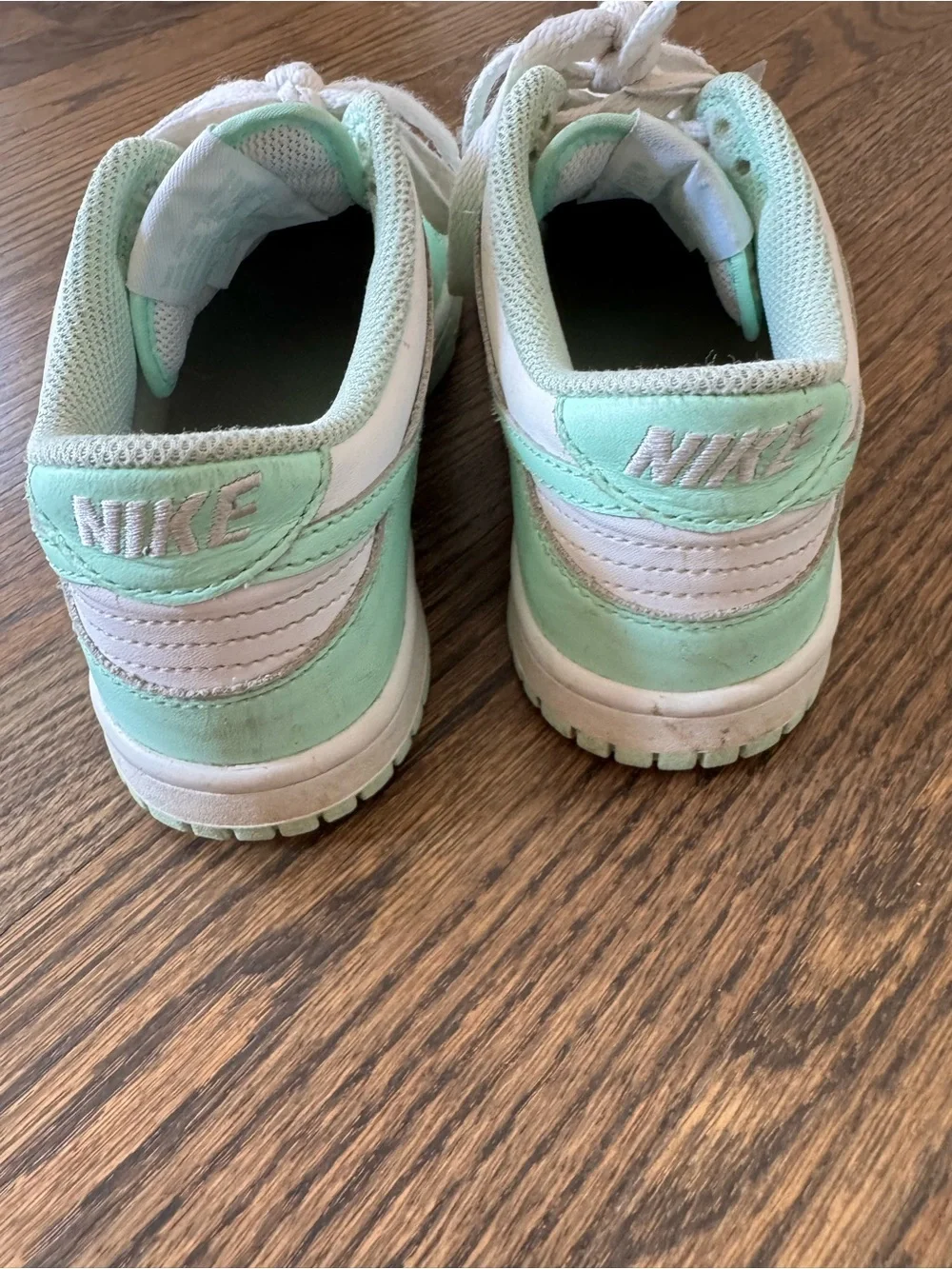 Nike Kids Low-Top Sneakers in Mint and White